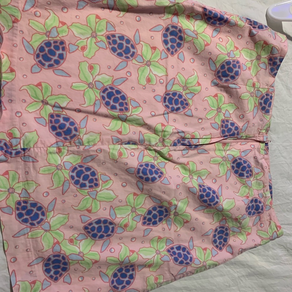 Vineyard Vines Sz 8 cotton Turtle skirt.  Fully lined zips in back.